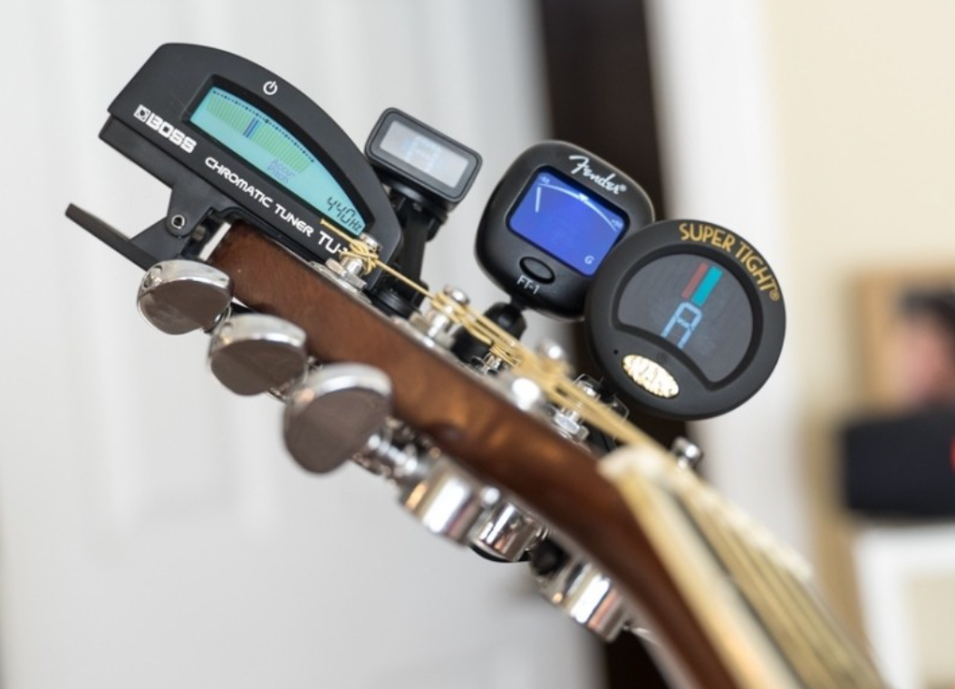 Guitar Tuners: The Ultimate Buyers Guide for Guitarists 🎸