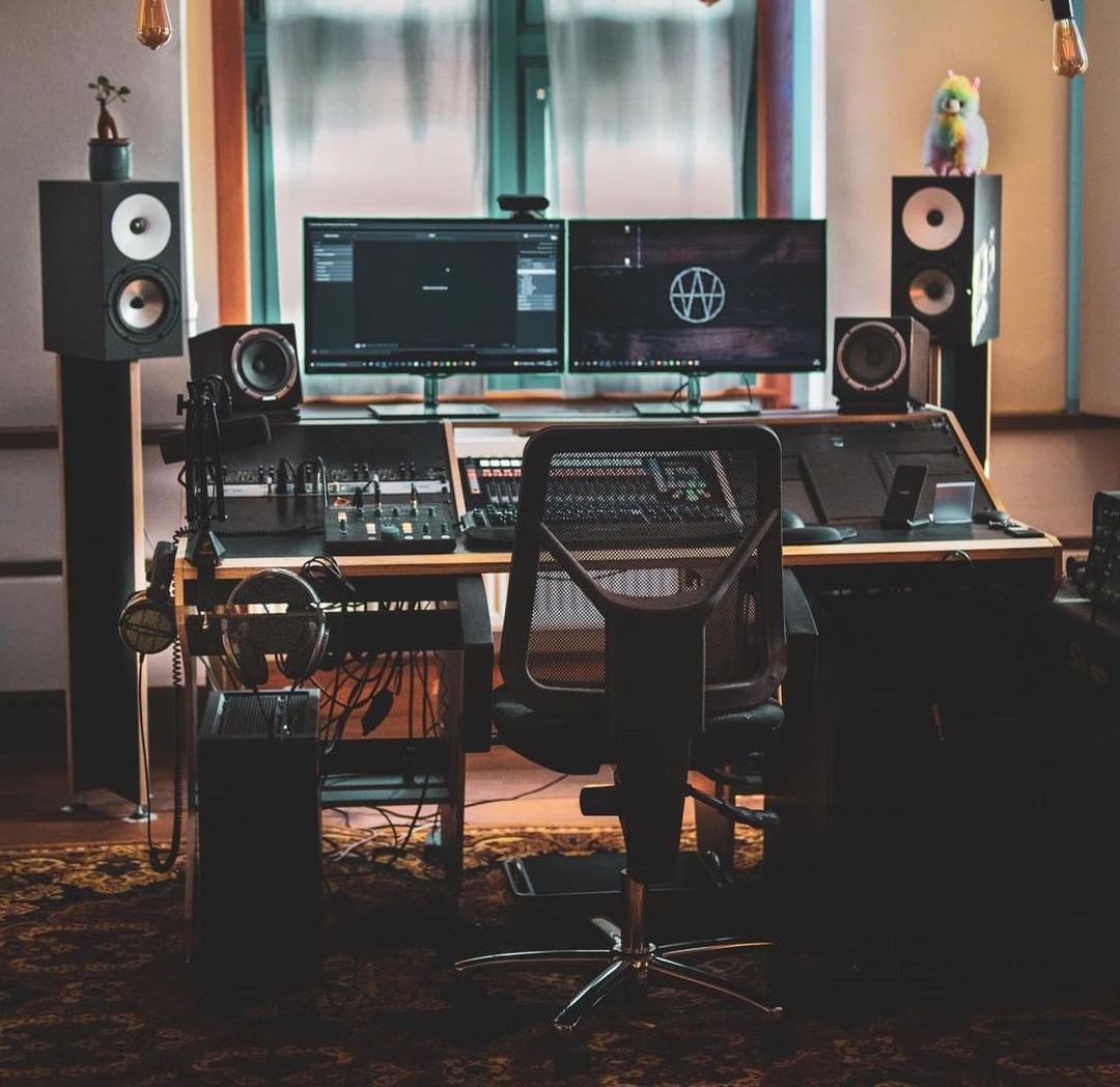 The 9 Home Recording Studio Essentials for Beginners